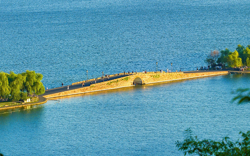 西湖边上的老船工